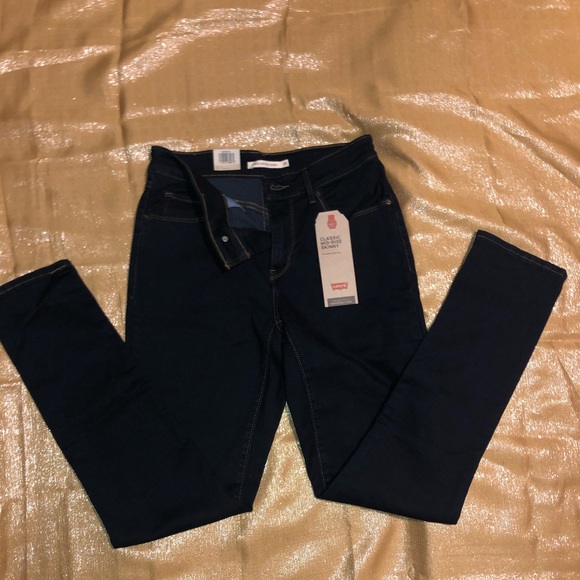 Levi’s - Picture 2 of 3